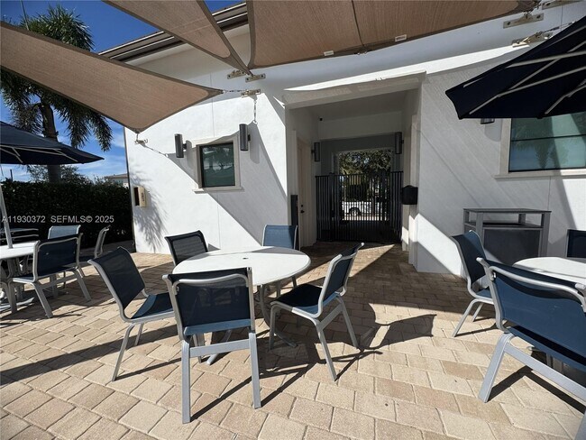 Building Photo - 4862 Navali Dr