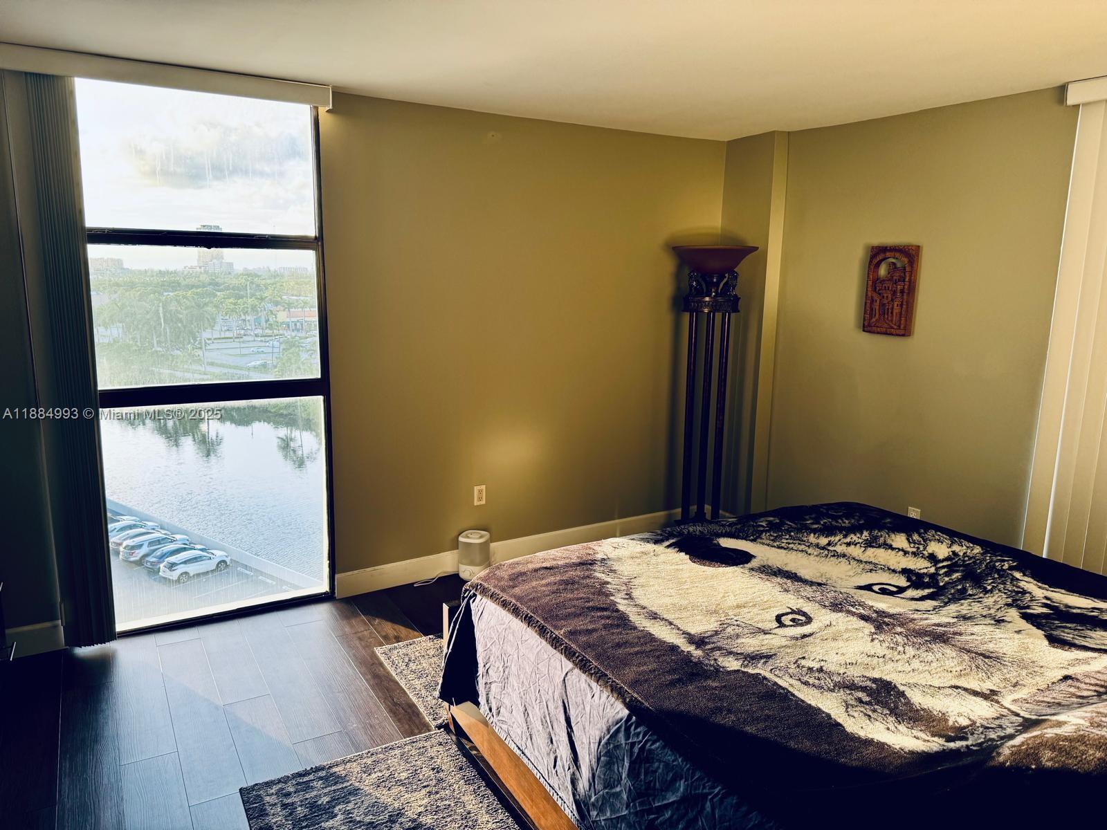 Building Photo - 3701 N Country Club Dr