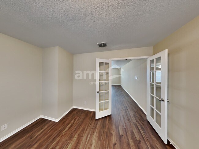 Building Photo - 24707 Hickory Meadow