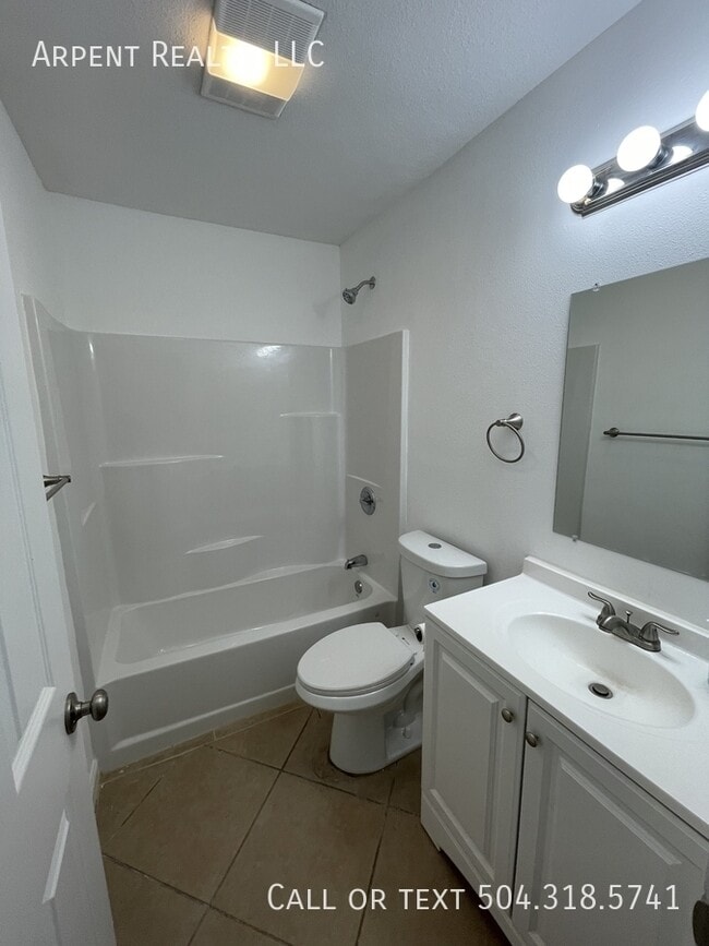 Building Photo - 3617 Charles Dr