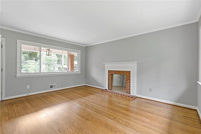 Building Photo - 1435 Thomas Rd