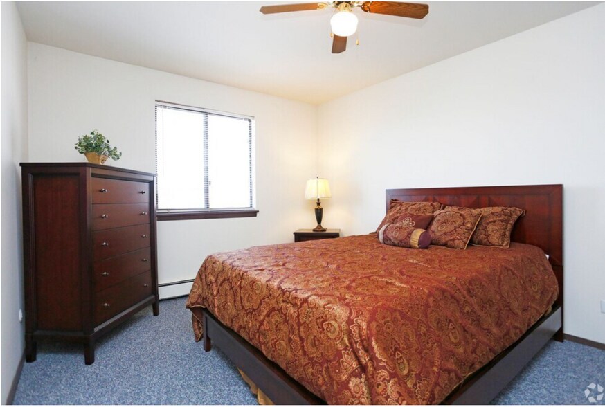 Interior Photo - 250 Yates Ave