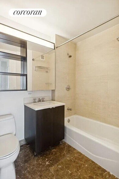Building Photo - 215 E 96th St