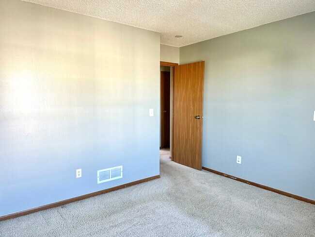 Building Photo - 5727 Kilbury Ln