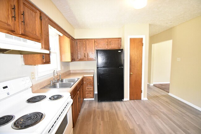 Building Photo - 3200 Teakwood Ct