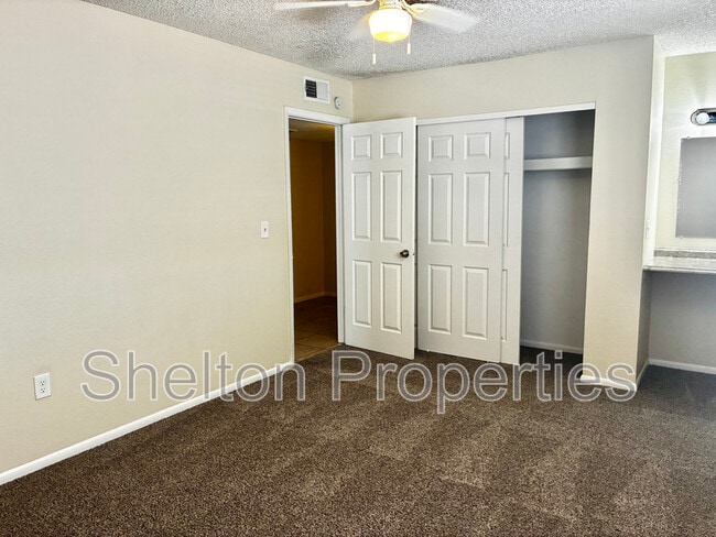 Building Photo - 860 E Brown Rd