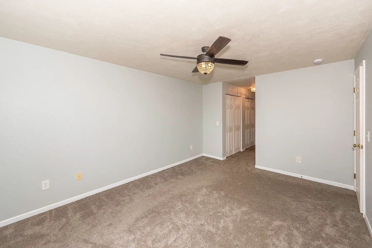 Wide Double Closet - 1417 Heatherwood Ln