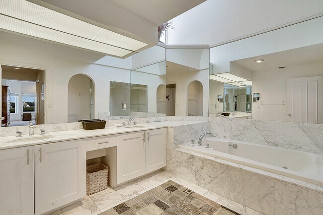 Building Photo - 2703 Captains Way