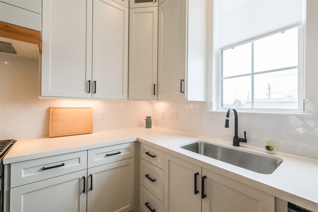 Building Photo - 2017 Lou Ellen Ln