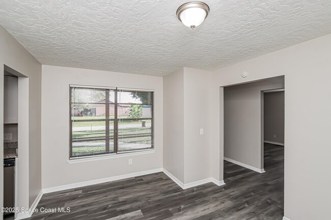 Building Photo - 1711 Barker St NE