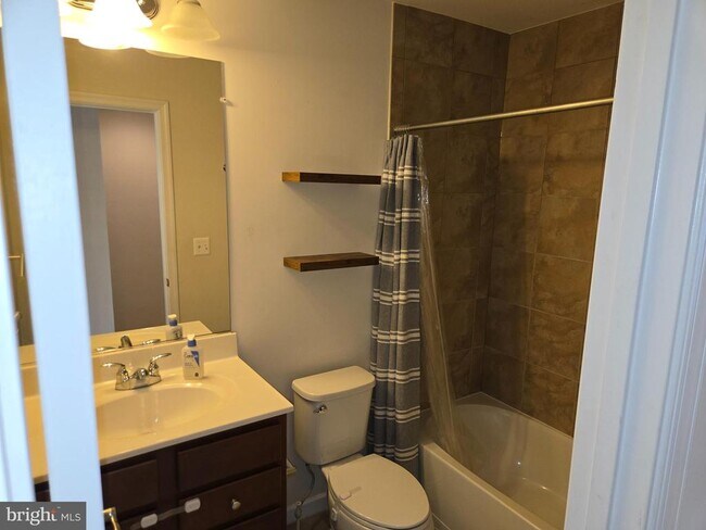 Building Photo - 8232 Heritage Crossing Ct