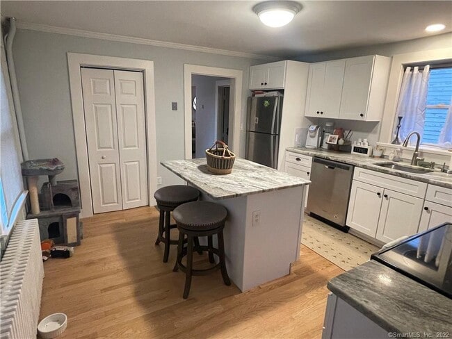 Building Photo - 112 Thames St