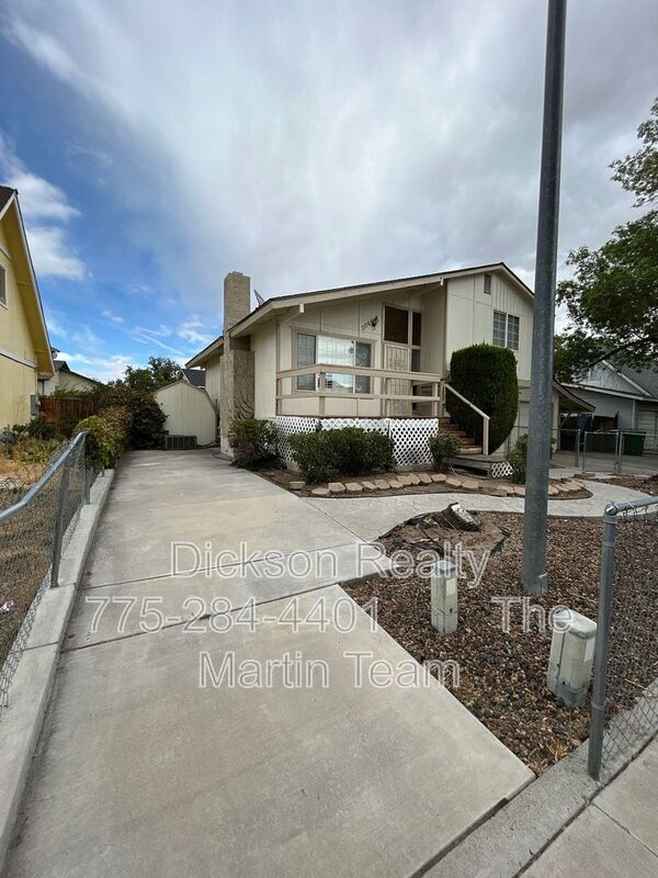 Building Photo - 306 E Quail St