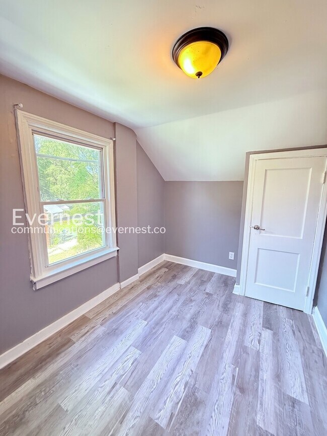 Building Photo - 9460 Wayburn St