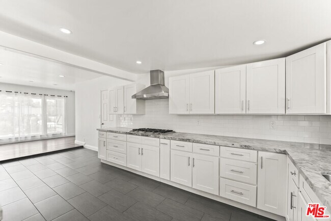 Building Photo - 23046 Leonora Dr