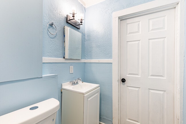 Building Photo - 83 Ridgeway Ave