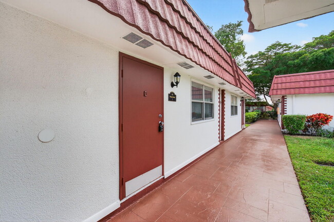 Building Photo - 213 Waterford Cresent