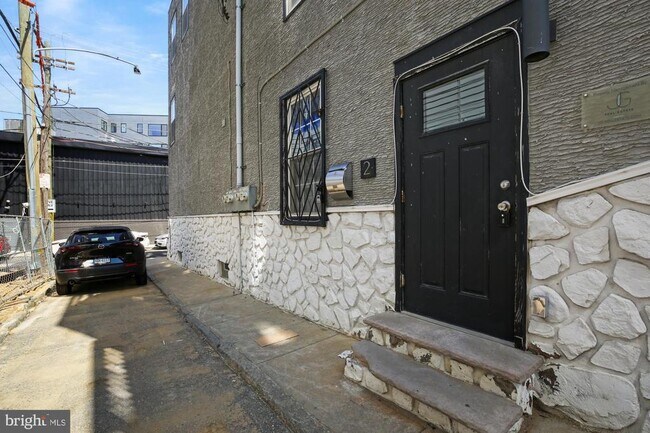 Building Photo - 112 E Allen St