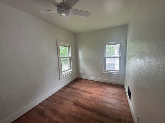 Building Photo - 308 Mersereau Ave