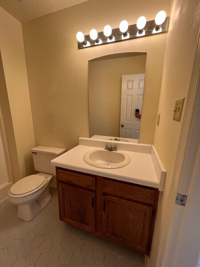 Building Photo - 8704 Hermitage Trace Cir