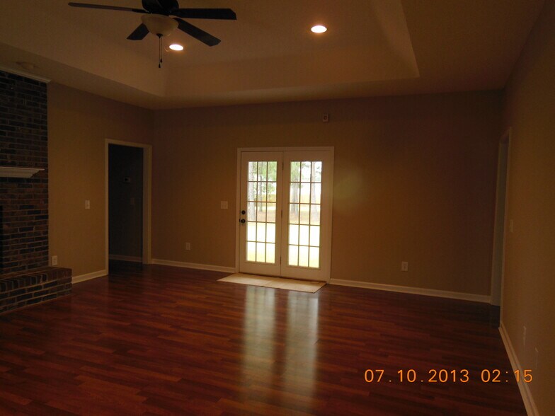 Large and Spacious Living/Family Room - 1906 Parker Rd