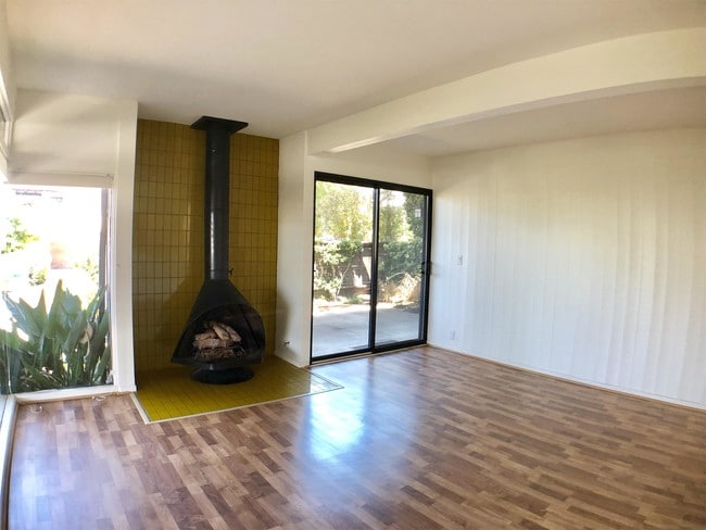 Building Photo - 328 Glenneyre St