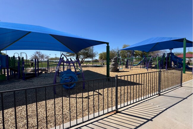 Building Photo - 3Bed/2Bath House in Buckeye! Ready for Immediate Move-In! -- FENCED-IN YARD!