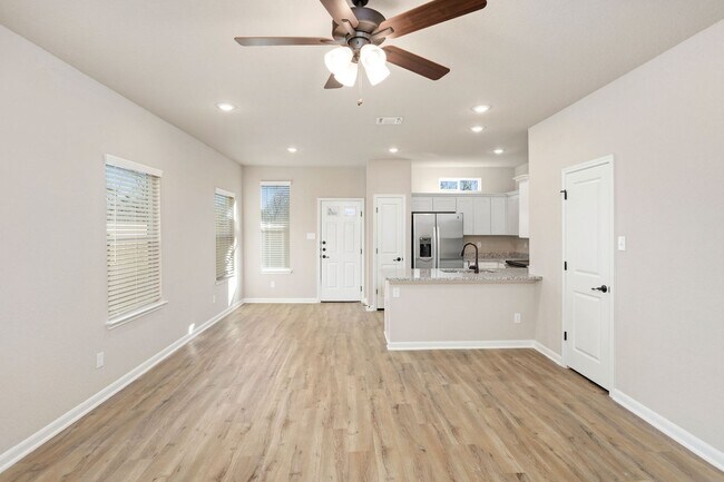 Building Photo - 855 Soria Pl