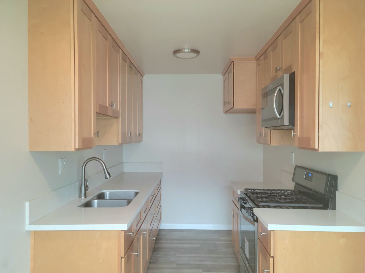 Building Photo - 619 S Grevillea Ave