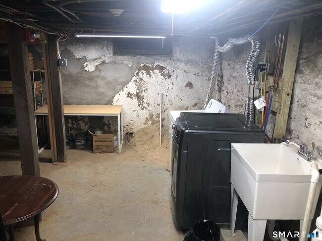 Building Photo - 503 Danbury Rd