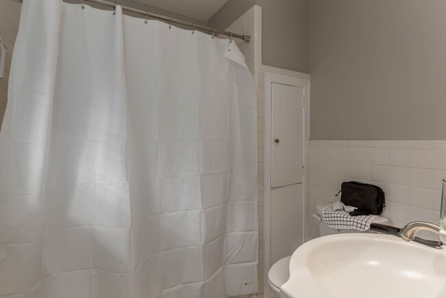 Building Photo - Fall '24 - Close to campus - 3 bed/2 bath ...