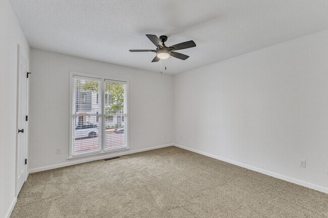 Building Photo - 104-106 N Franklin St