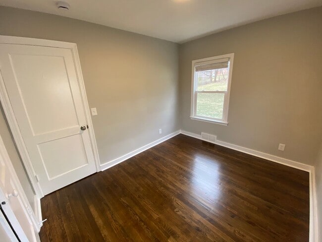 Building Photo - Fully Remodeled 3 Bedroom House!