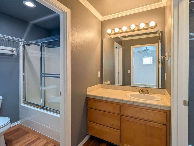 Building Photo - 11625 Center Rd