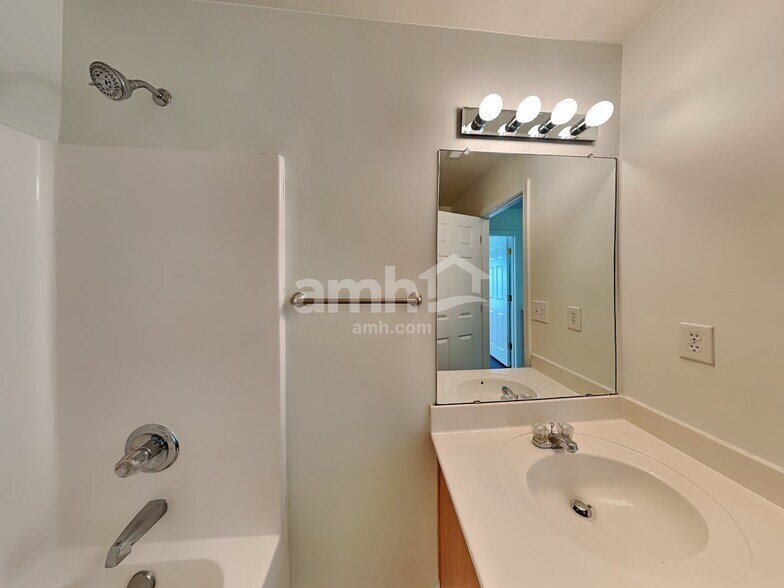 Building Photo - 9839 Jeanette Cir