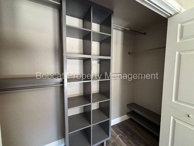 Building Photo - 2066 Southridge Ct