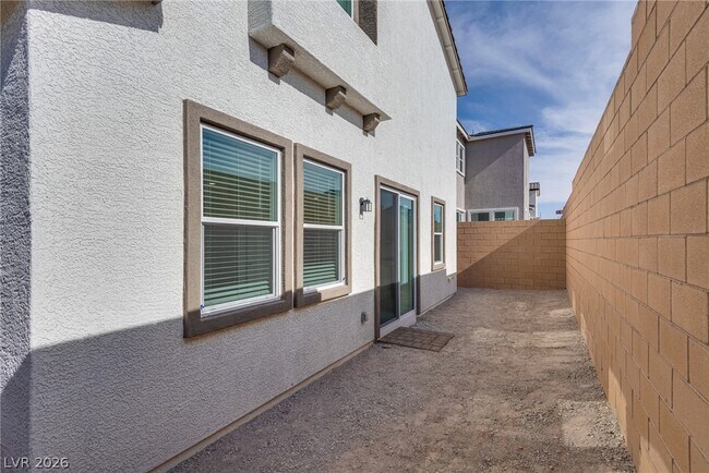 Building Photo - 10728 Rhinehill Ave