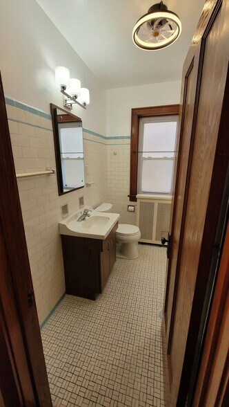 Building Photo - 5228 W Hutchinson St