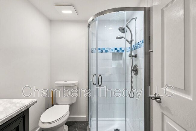 Building Photo - 1745 1st St NW