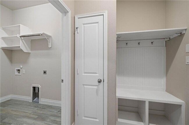 Building Photo - 421 Inspiration Dr