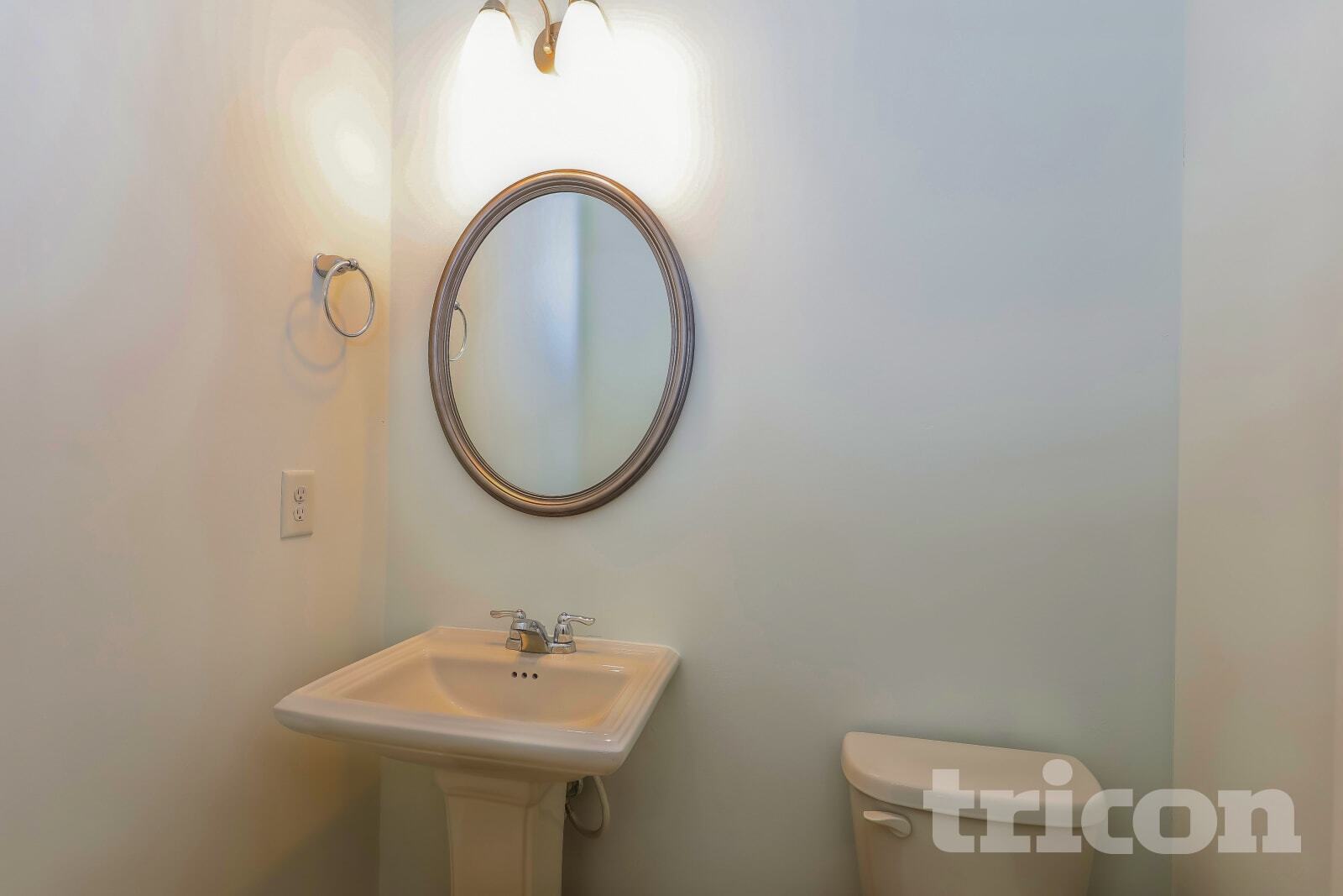 Building Photo - 228 Everett Sq