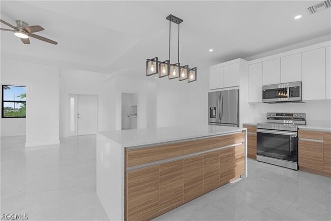 Building Photo - 2001 NW 25th Ave