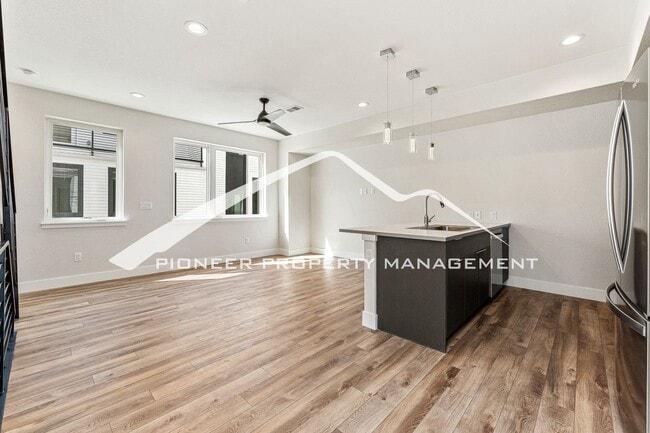 Building Photo - 1182 S Reed St