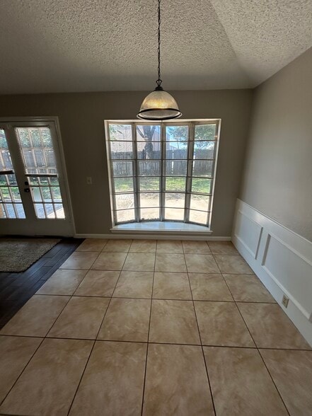 Building Photo - 1007 Almond Ct