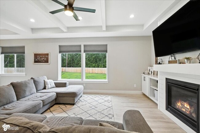 Building Photo - 4 BEDROOM | 2 BATHROOMS | 3 CAR GARAGE | M...