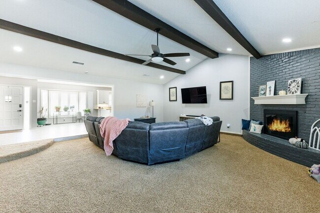 Building Photo - Discover Your Oasis: Spacious 3-Bed Lubboc...