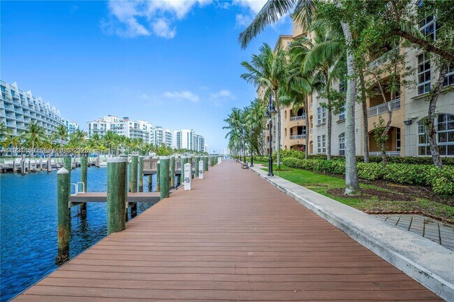 Building Photo - 3001 NE 185th St