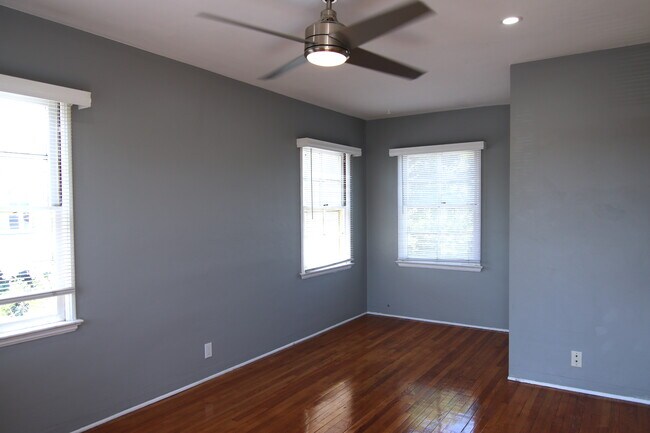 Building Photo - 1723 E Erie St