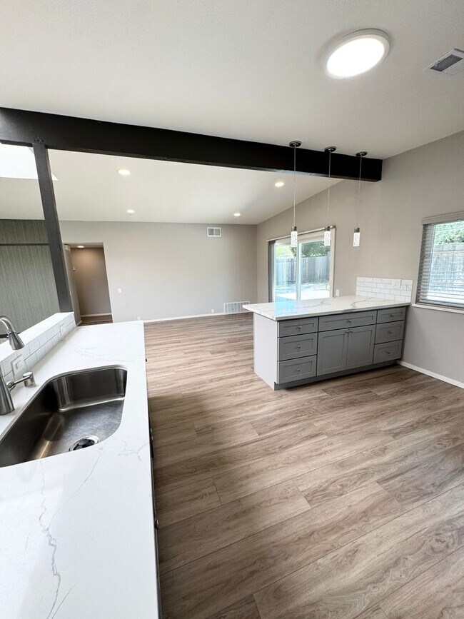 Building Photo - 1503 Brown Dr