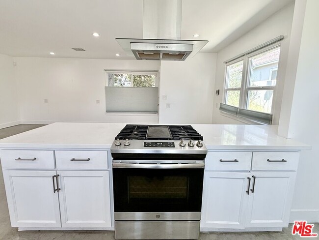 Building Photo - 4234 Verdugo Rd